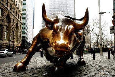 图为纽约华尔街铜牛