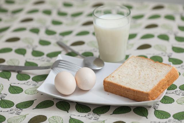 "早餐要吃鸡蛋牛奶,不能喝粥"?真正的早餐黑名单,附营养食谱