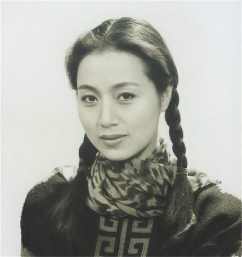 马兰是1962年出生在安徽太湖,母亲曾是黄梅戏戏剧团的演员,因此,自