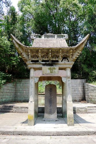 古石枋,正面额是"王右军墓",背面是"大明弘治十年三月二十五日吉旦