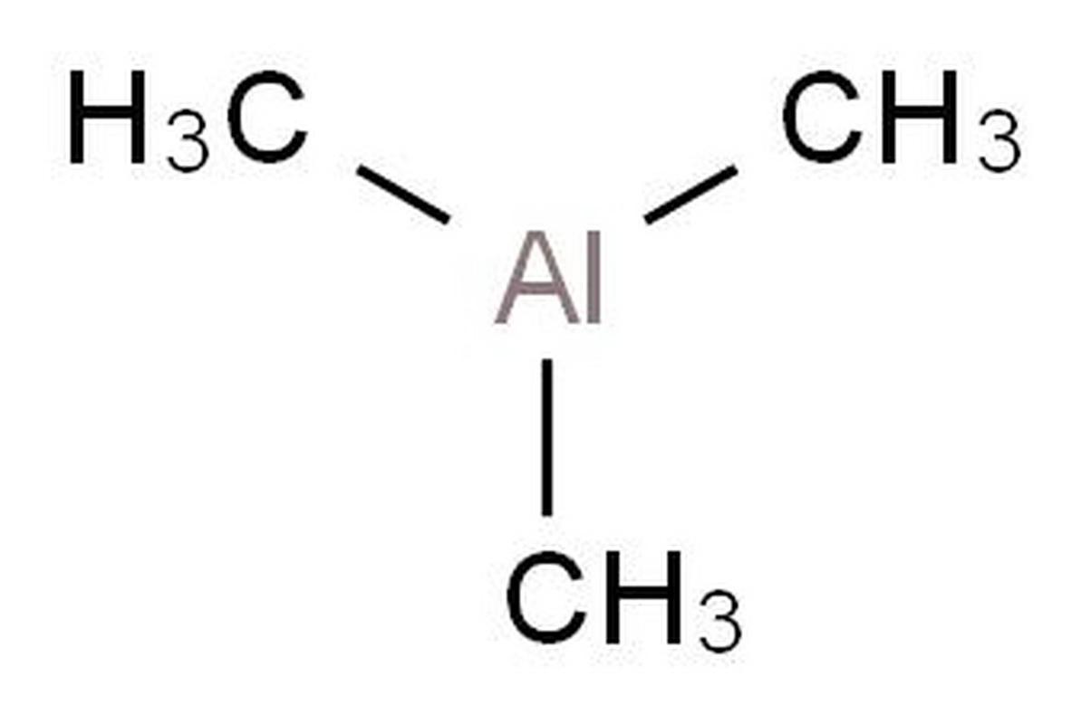 在苯中为二聚体,甚至在气相中也有部分二聚体.三甲基铝在空气中燃烧.