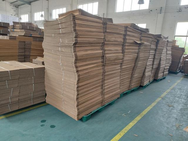 上海纸箱厂告诉你梅雨季节纸箱变软处理方法