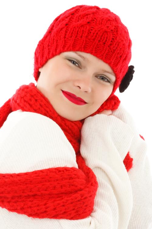 戴红色雪帽的女人