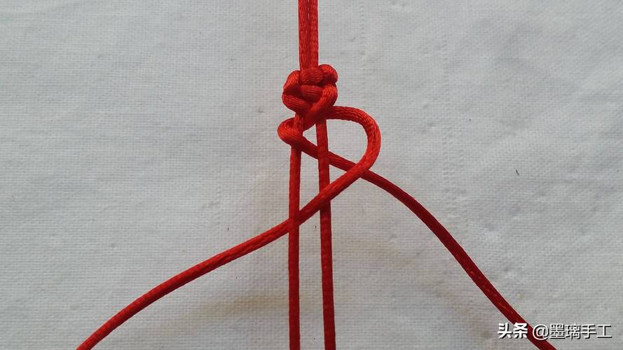 一根红绳手链编法花2分钟就能学会编1条红绳手链