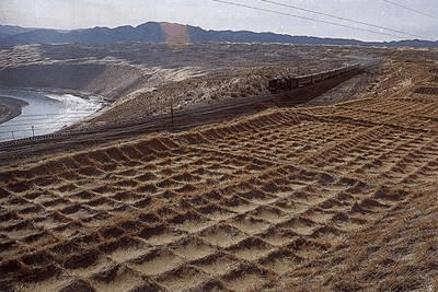 论中国宁夏中卫铁路沿线的防沙阻沙原理