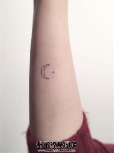 极简单线条小清新月亮星星纹身