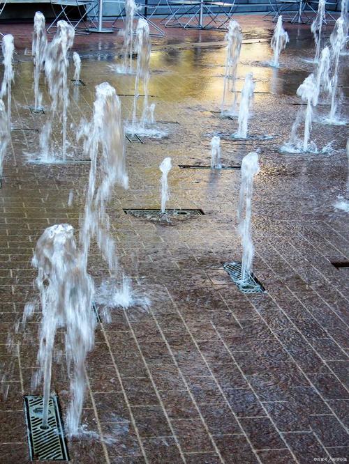 尺度的外部空间,庄河广场喷泉制作厂家的旱喷设计充分考虑空间广场