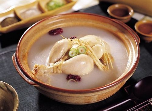 韩式传统参鸡汤韩式参鸡汤的做法砂锅炖鸡人参炖鸡浸泡糯米韩式参鸡汤