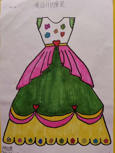 美术四年级上册《我设计的童装》优秀作业