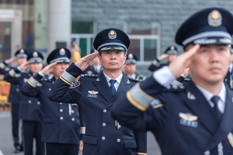 国务院批准,自2021年1月13日起,在常服,执勤服,作训服现行警服体系中