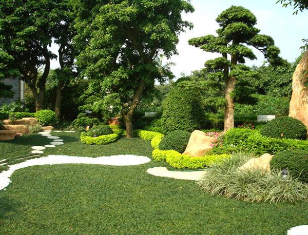 花园需要很高的设计施工水平和很精准的养护水平,而不同于公园绿化