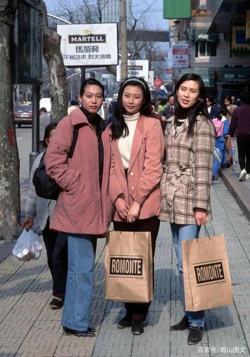 90年代的中国女性老照片,在当时非常时尚了