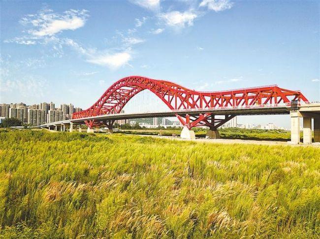 宝鸡植物园渭河大桥:全国首座全焊接工艺钢桁架拱桥建成__凤凰网