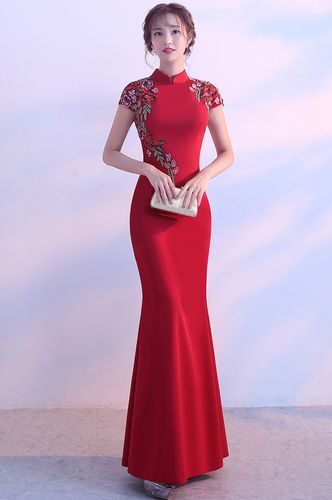 红色刺绣贴花中式礼服,修身鱼尾长款晚礼服