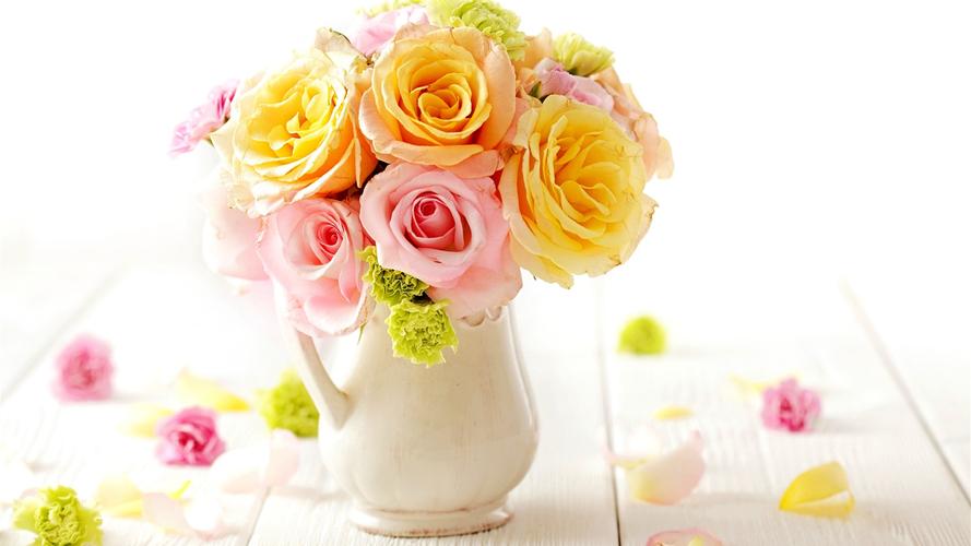 家庭插花,花束,粉红色的玫瑰花朵,花瓶 壁纸