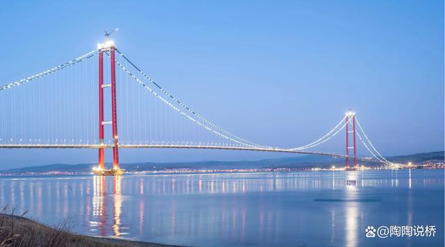 随着土耳其1915恰纳卡莱大桥建成通车,世界第一桥梁自此易榜.