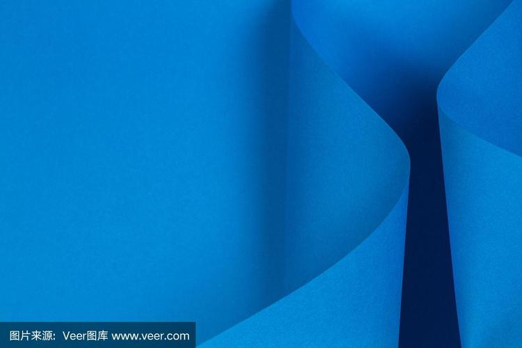 抽象的浅蓝色纸背景在几何形状