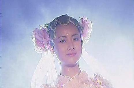 《天地传说之鱼美人》中,杨旻娜扮演的蚌精还假扮过花仙子来