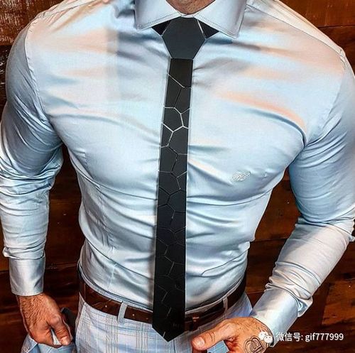 男人胸肌大穿衬衫是什么画面?