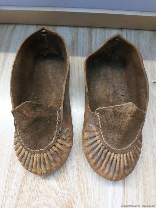 小孩穿的东北靰鞡鞋"乌拉鞋"