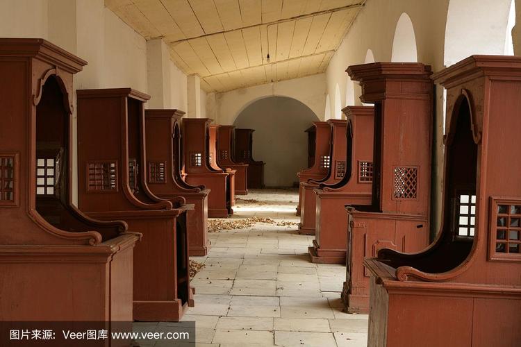 东欧修道院一排排忏悔室