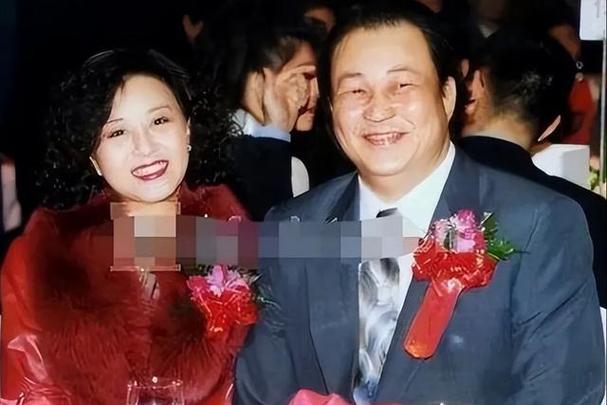 如今金超群已经72岁,而陈琪也已经有了64岁,两人还是和结婚前一样恩爱