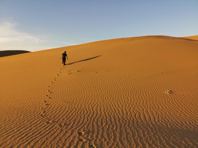其它 美国最有影响力的纪实摄影家如是说 写美篇标题:沙漠独行者