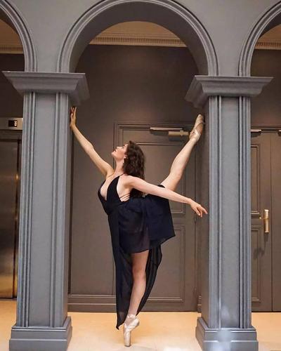 拍摄地点:法国舞者:华盛顿芭蕾舞团舞者brittany cavaco尽情欣赏吧