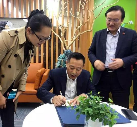 新绿色药业董事长周厚成受聘为上海中医药大学第一届董事会董事