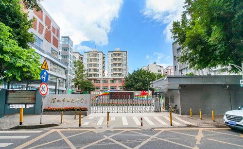 深圳市东晓小学创办于1993年9月,占地11482.