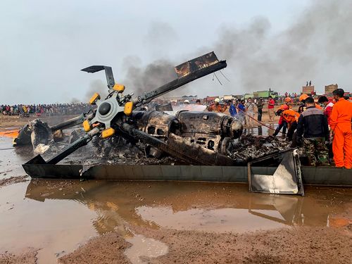 印尼一军用直升机坠毁|印度尼西亚|军用直升机|中爪哇省_新浪新闻