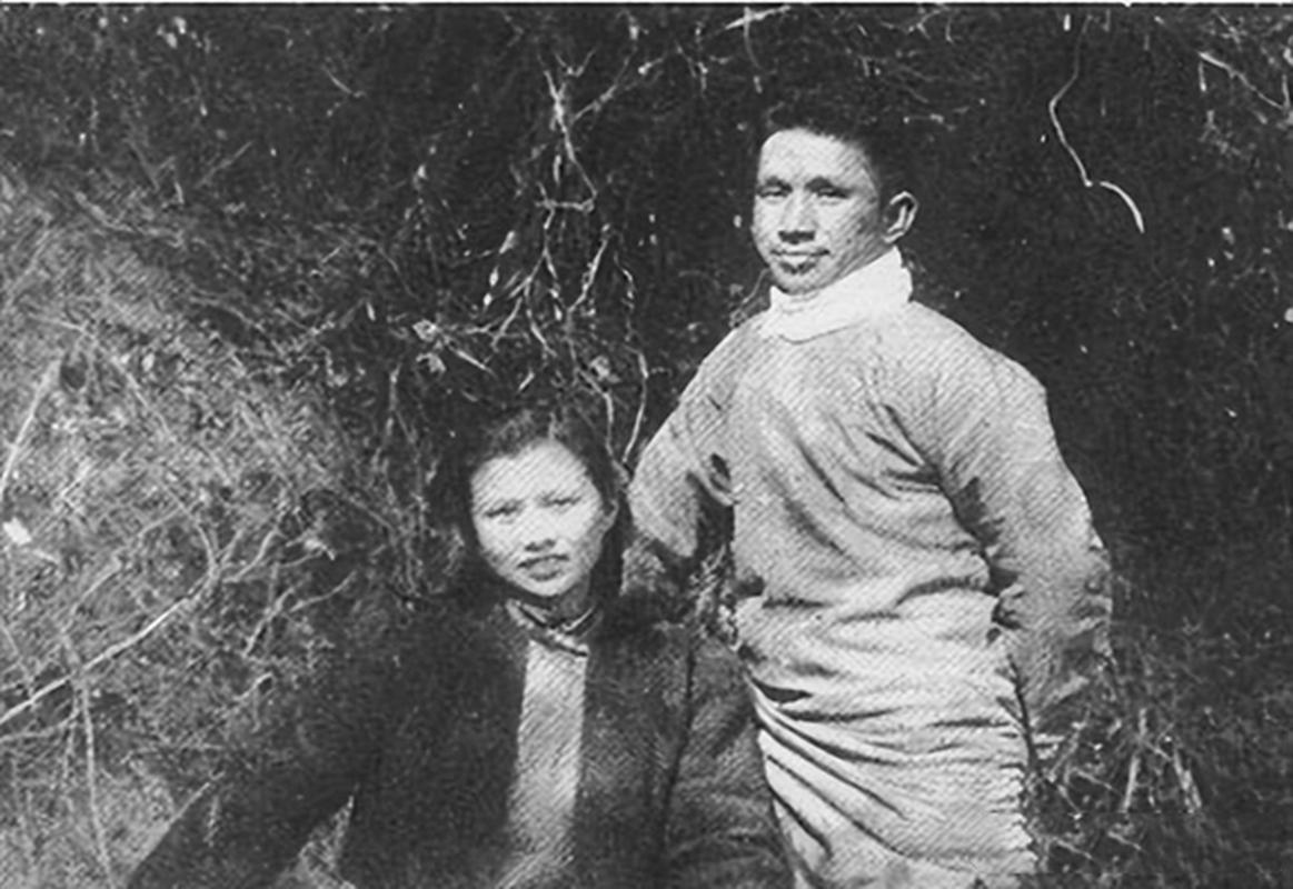 早年,粟裕将军与妻子楚青的一张珍贵合影,楚青的容貌放在现在也是一等