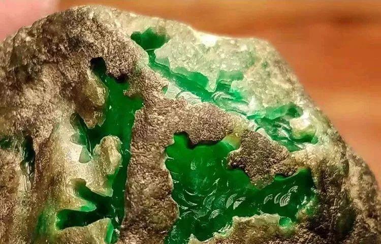 帝王绿翡翠原石鉴别方法有哪些?