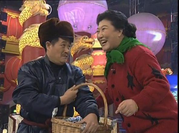 1998年春晚小品《拜年》,赵本山高秀敏为一个包袱"争来抢去"