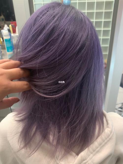紫灰渐变色星空的发色