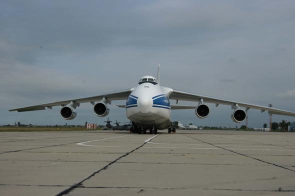 2006年7月10日报道  载重量超过150吨的安-124重型货运运输机在2020年