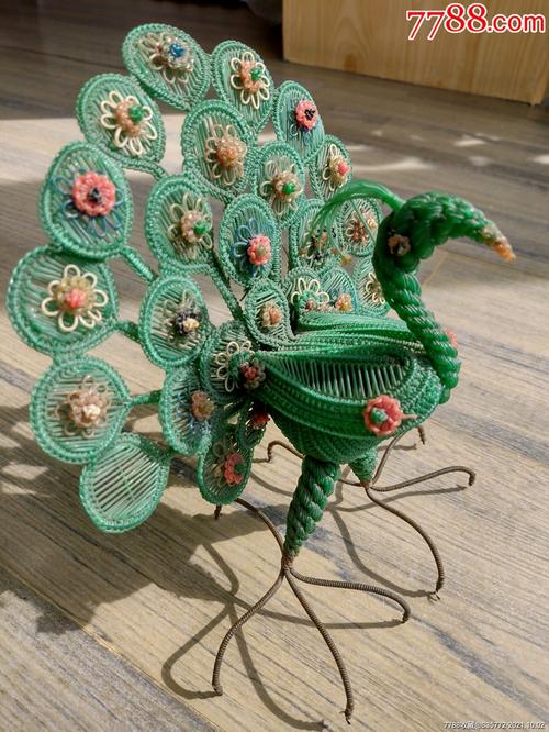 八十年代纯手工编织美丽的绿孔雀