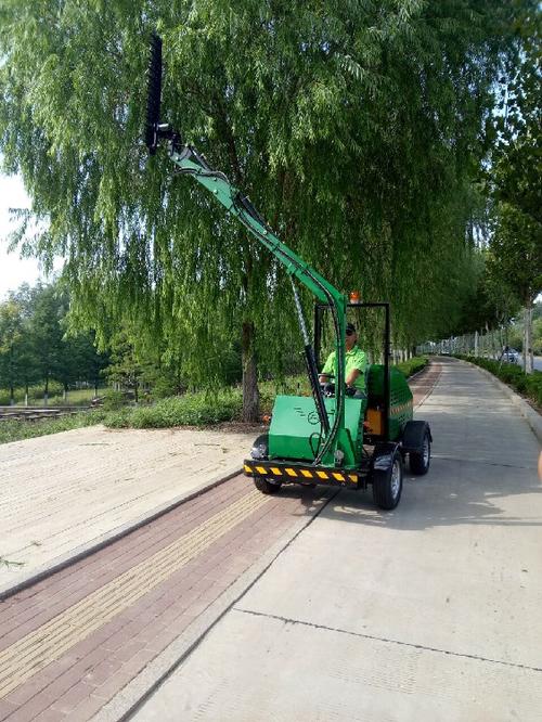 园林修剪车城市绿化带绿篱机