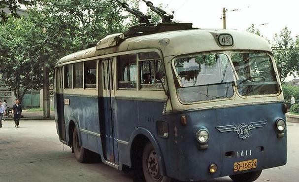 80年代的老照片:公共汽车的记忆,追寻成都的足迹