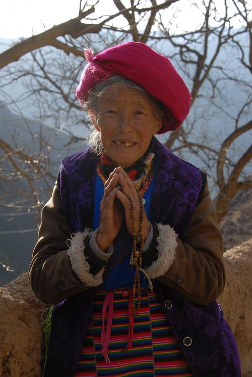 藏族奶奶 - 人物类 摄影大赛2015 - 地理中文网—《国家地理》杂志