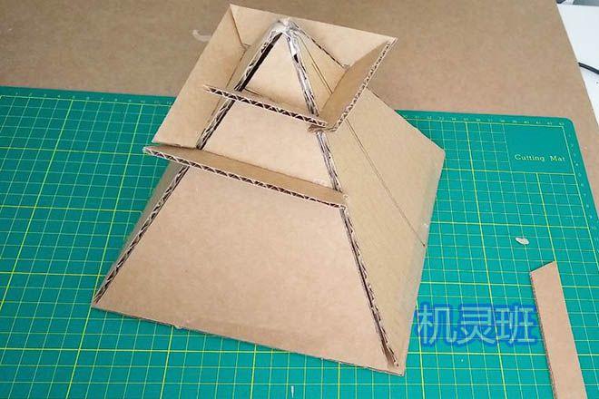 纸箱废物利用手工自制金字塔形弹珠轨道步骤图解