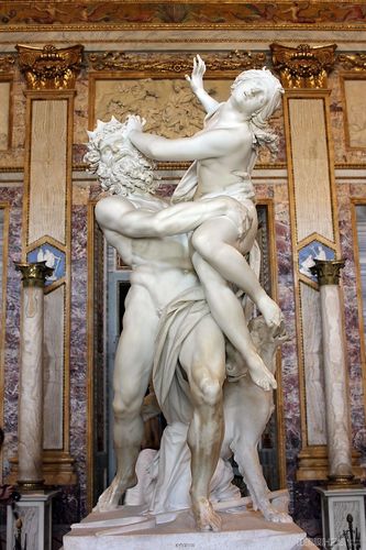 探讨艺术家贝尼尼大理石雕塑"普罗瑟平强奸案"细节