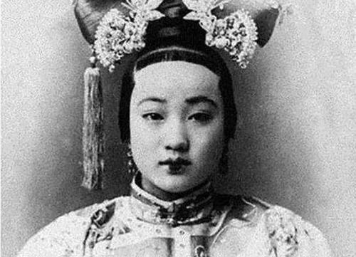贞妃是中国历史上最后一位殉葬的嫔妃,她与董鄂妃是什么关系?