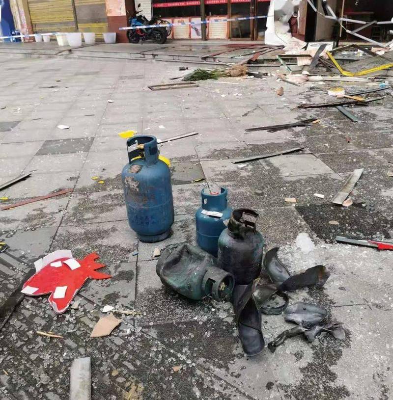 【爆炸新闻】突发!贵州榕江县一餐馆半夜煤气罐发生爆炸