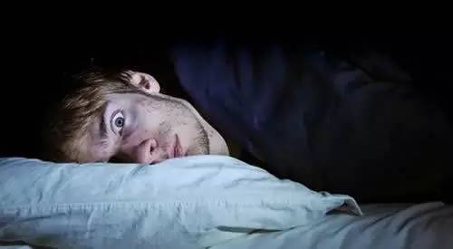 可对于一些胆小的人来说,就算知道"鬼压床"并不是真的有鬼,当睡觉时