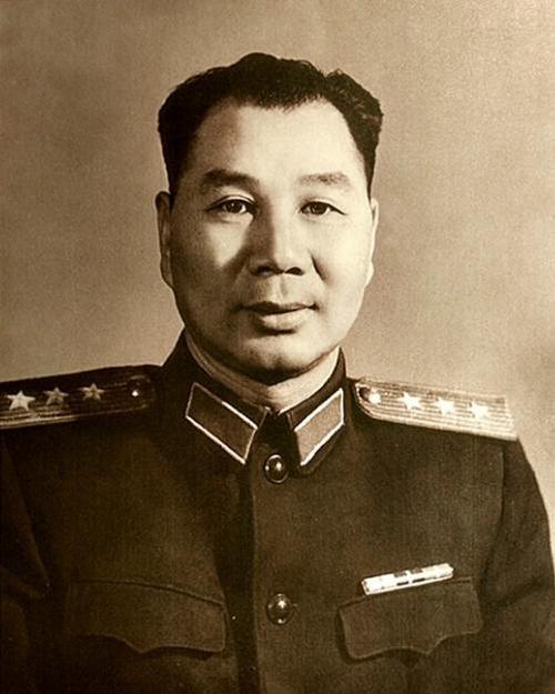 中央军委决定任命副总参谋长,北京军区司令员,京津卫戍区司令员杨成武