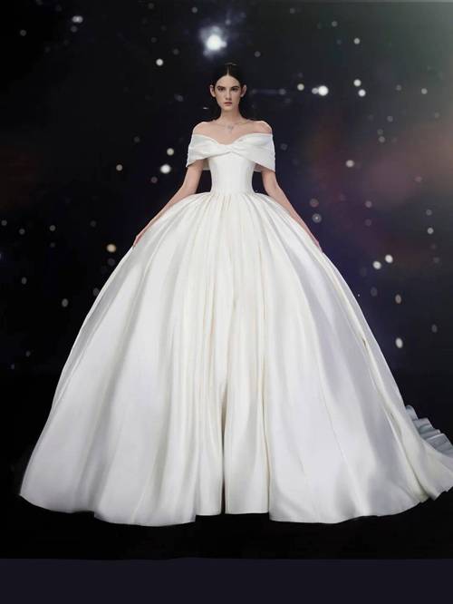趋势| 2024年纽约婚纱周最新流行趋势,40套blingbling的婚纱裙_合作