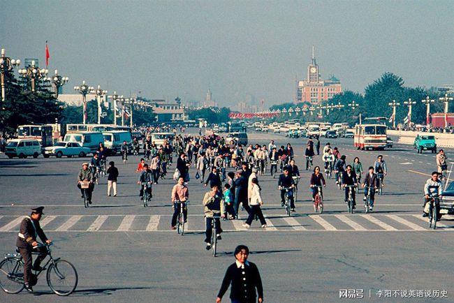老照片:1988年北京街拍,一份回忆一份追思