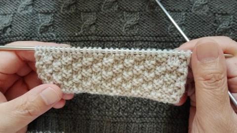 双玉米针编织教程,适合编织各种款式的棒针毛衣,新手可以学习