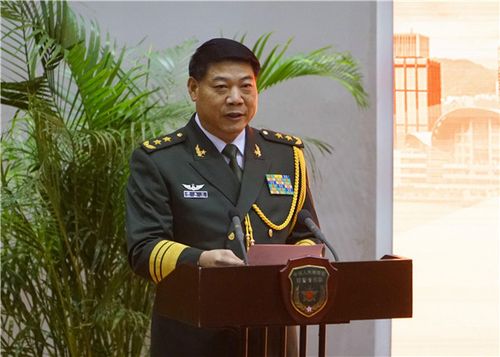 解放军驻港部队司令员谭本宏在招待会上致辞.香港商报